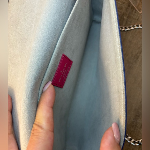 🩷✨SOLD✨🩷Louis Vuitton Epi Pochette Felicie Hot Pink & Blue - Picture 5 of 10
